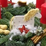 Adventskranz in weiß /...