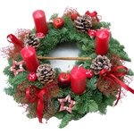 dekorierte Adventskränze in...